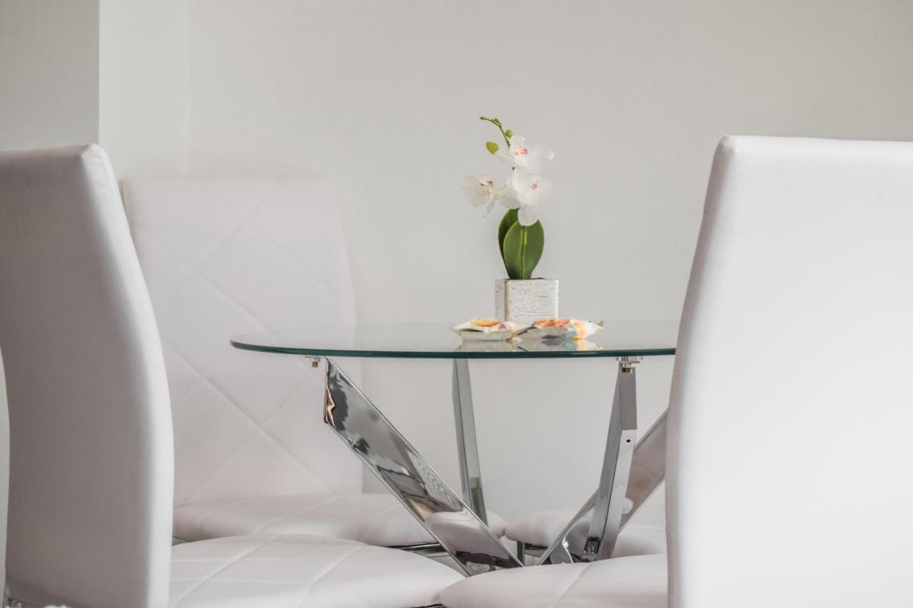 Morland Apartments - Hornchurch ロンドン エクステリア 写真