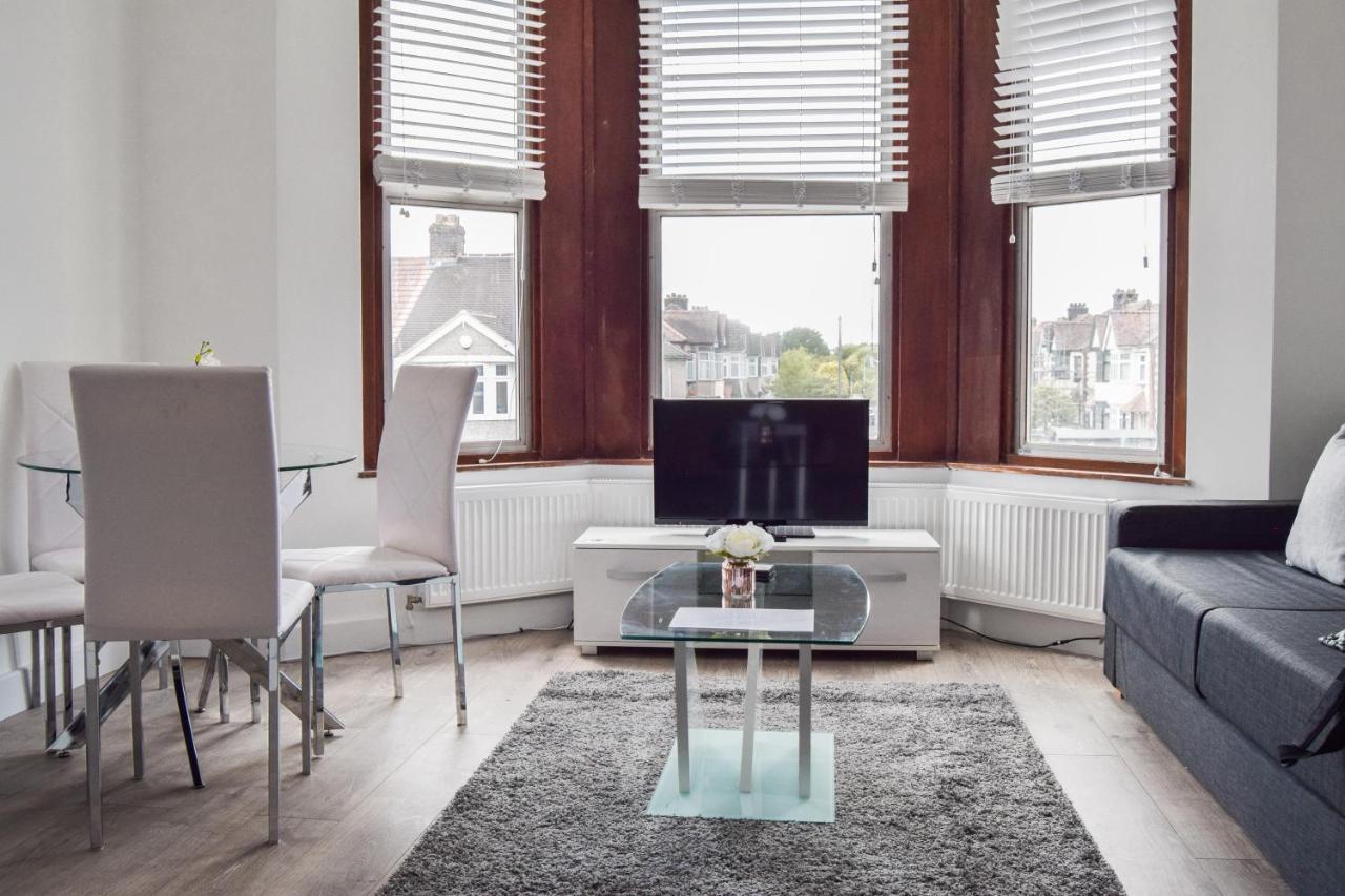 Morland Apartments - Hornchurch ロンドン エクステリア 写真