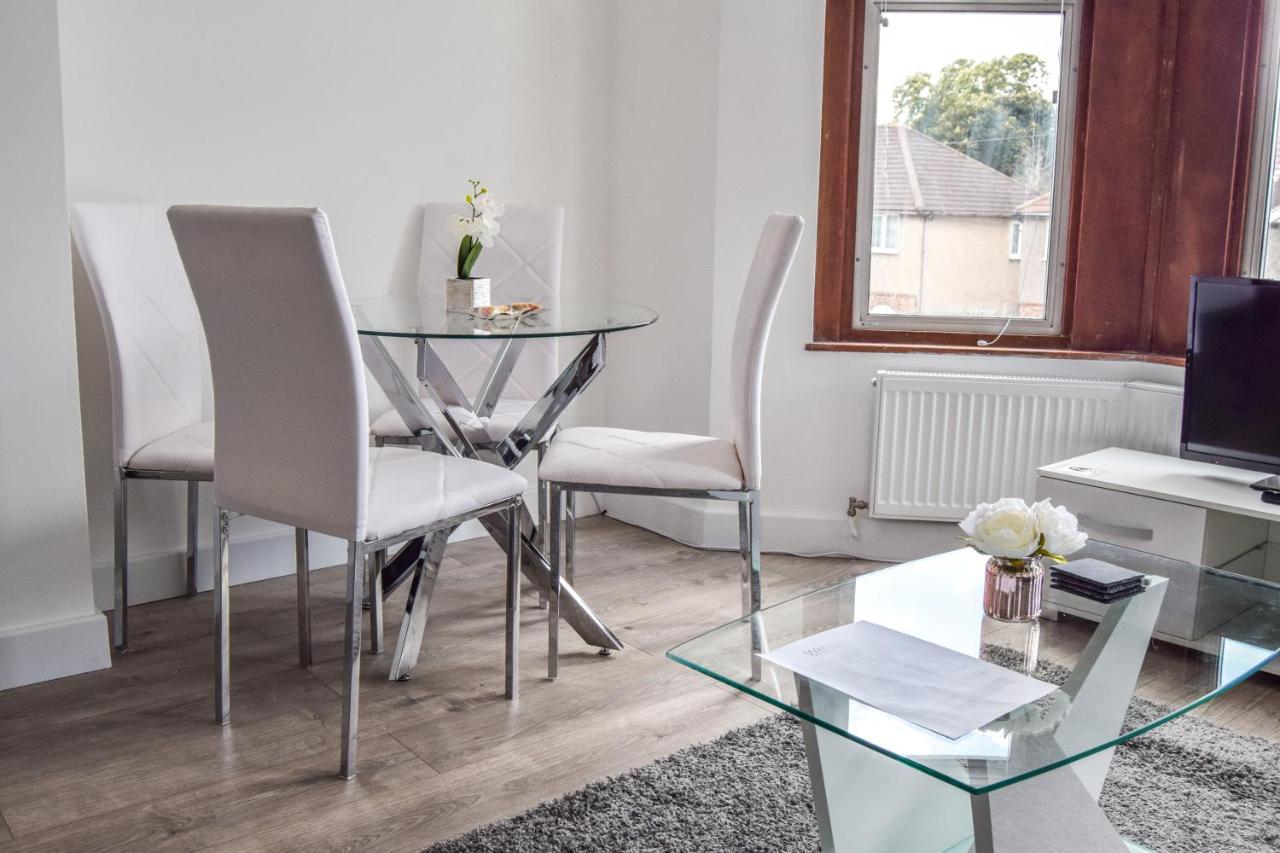 Morland Apartments - Hornchurch ロンドン エクステリア 写真