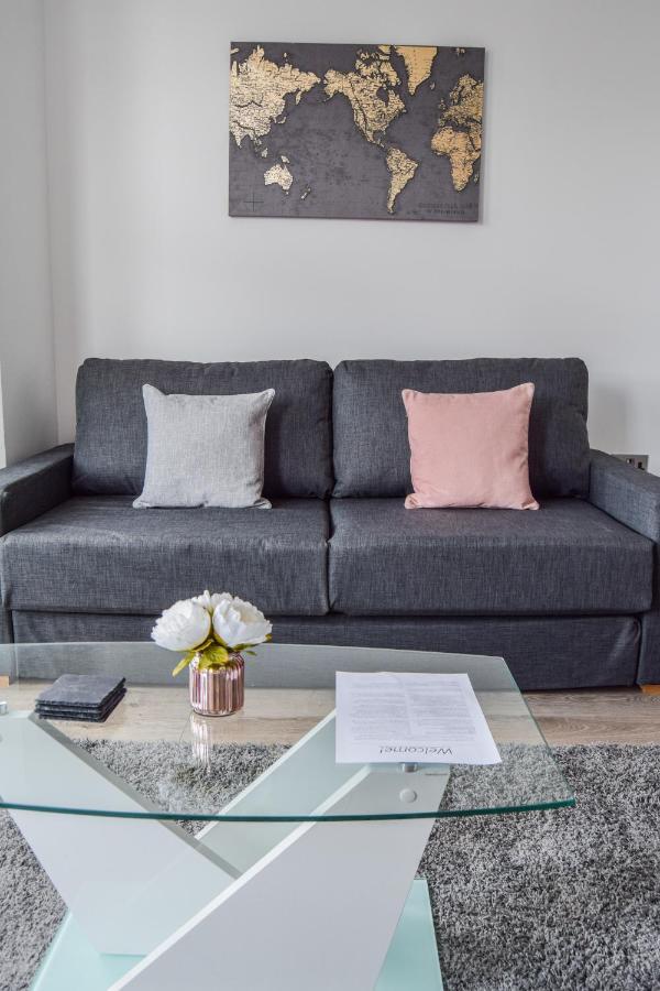 Morland Apartments - Hornchurch ロンドン エクステリア 写真