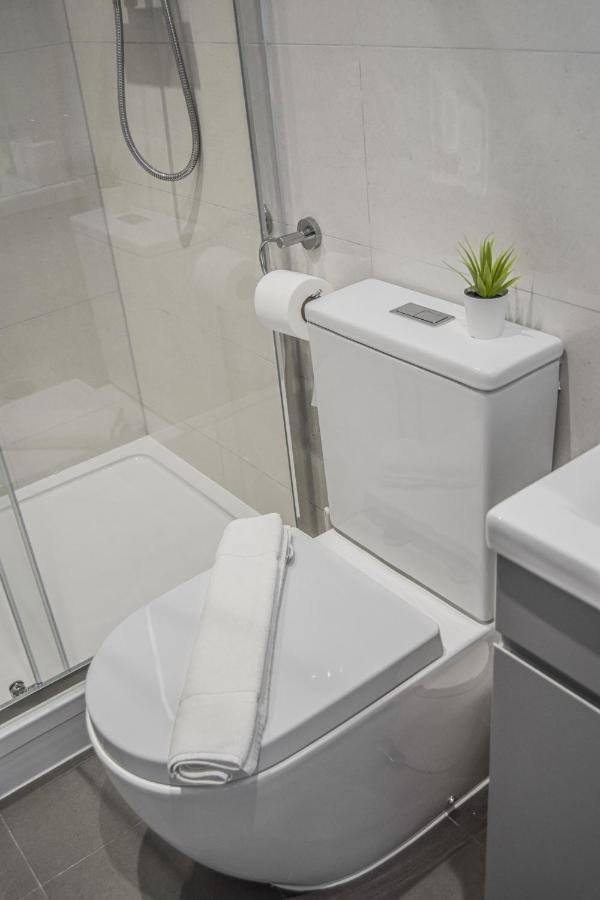 Morland Apartments - Hornchurch ロンドン エクステリア 写真