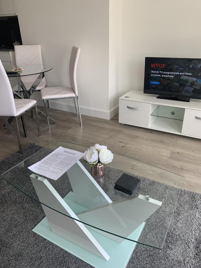 Morland Apartments - Hornchurch ロンドン エクステリア 写真