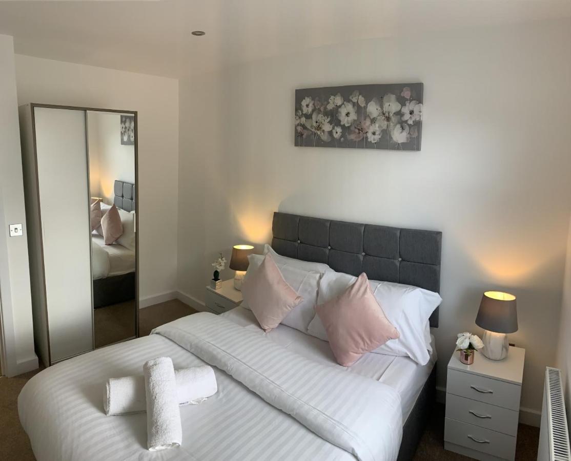 Morland Apartments - Hornchurch ロンドン エクステリア 写真