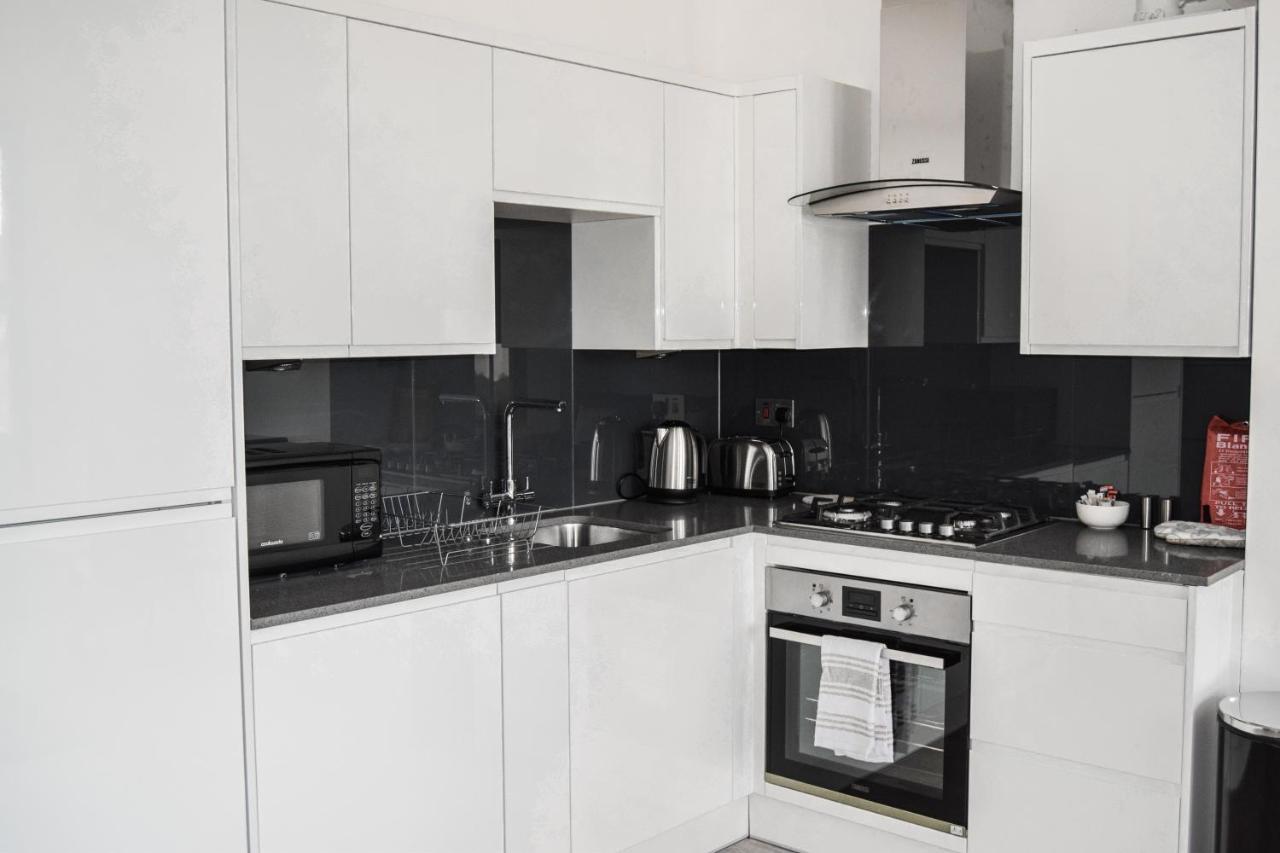 Morland Apartments - Hornchurch ロンドン エクステリア 写真