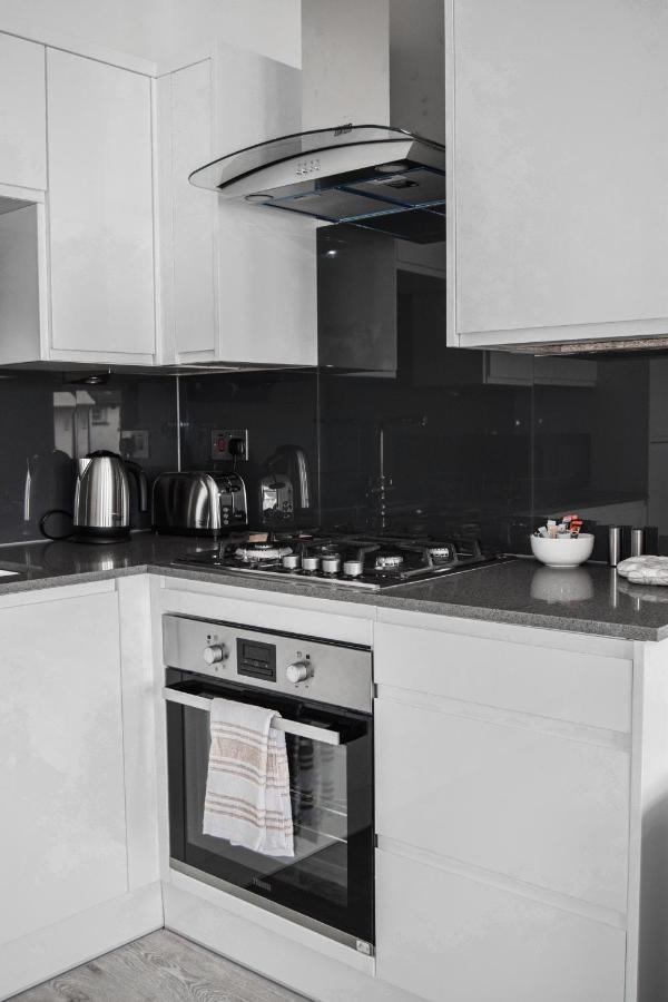 Morland Apartments - Hornchurch ロンドン エクステリア 写真