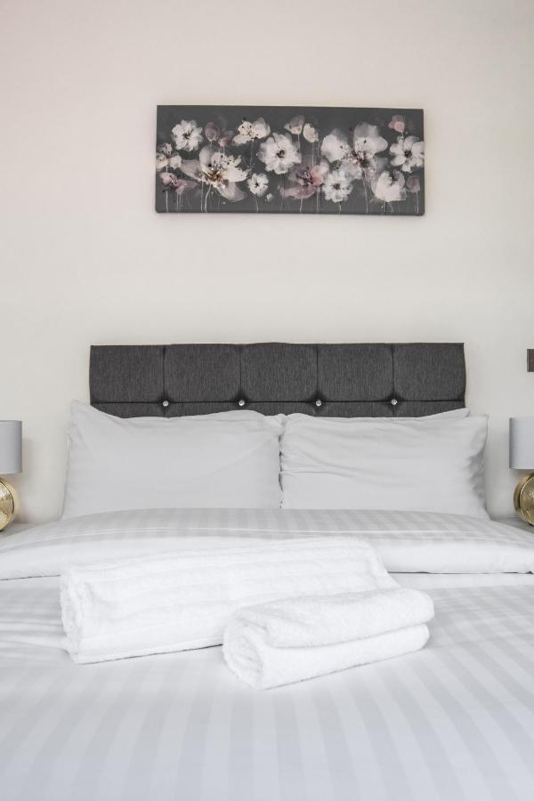 Morland Apartments - Hornchurch ロンドン エクステリア 写真