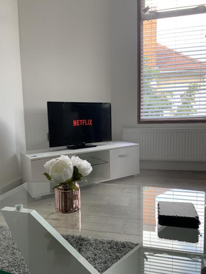 Morland Apartments - Hornchurch ロンドン エクステリア 写真