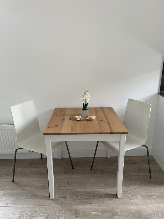 Morland Apartments - Hornchurch ロンドン エクステリア 写真
